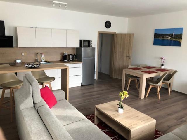 Papeto Apartamento Frymburk Exterior foto